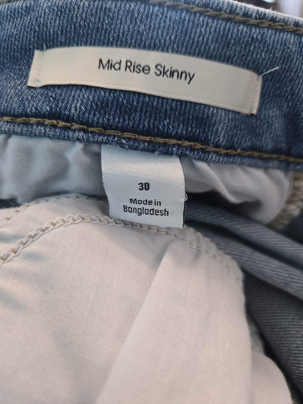 Classic Calvin Klein Mid Rise Skinny Jeans. Light Blue - Picture 3 of 4